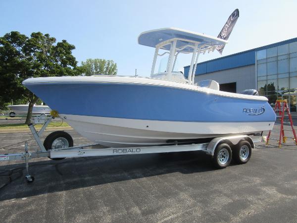 2023 Robalo R230 Center Console