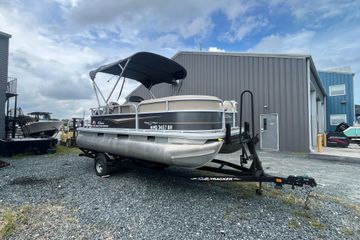2021 Sun Tracker Party Barge 18 DLX