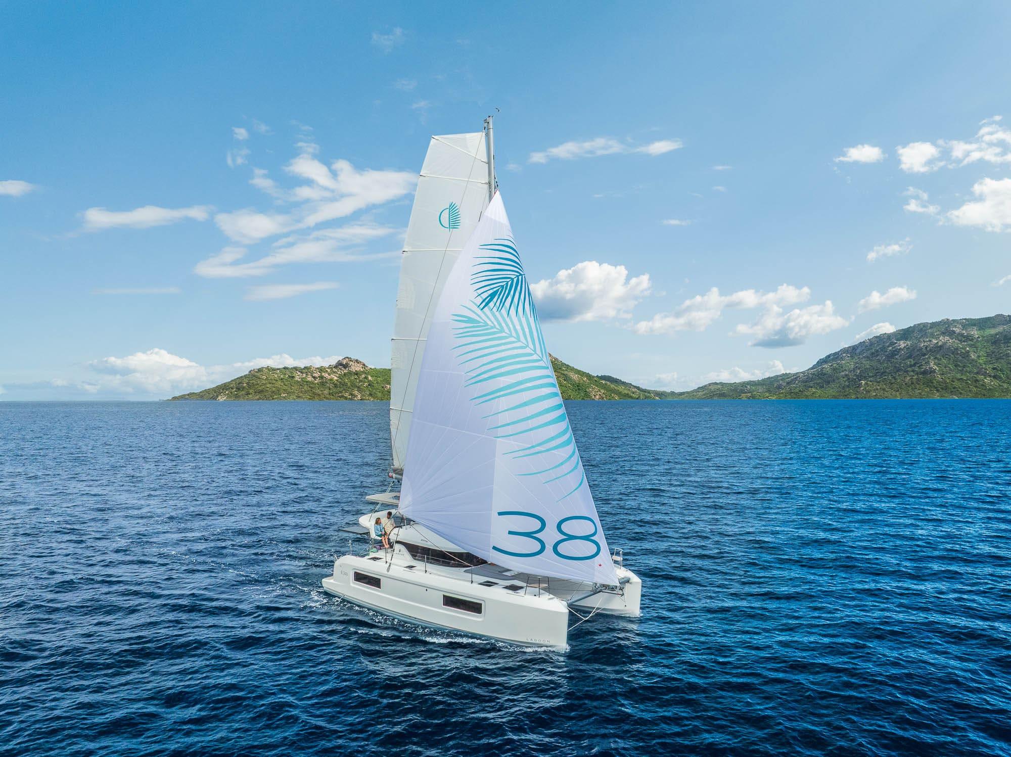 2025 Lagoon 38