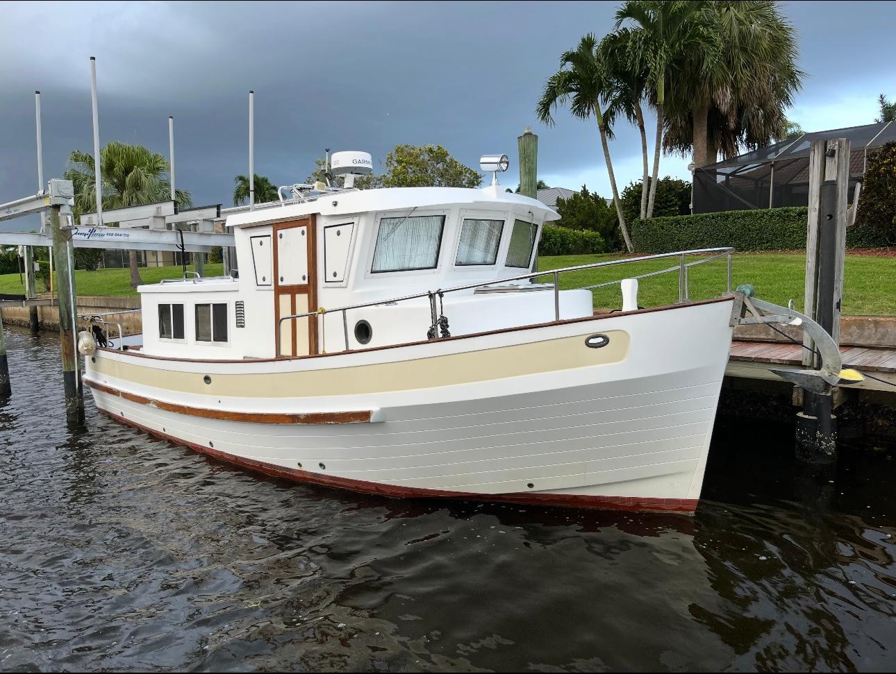 1984 Sundowner Tug 30 Pilothouse