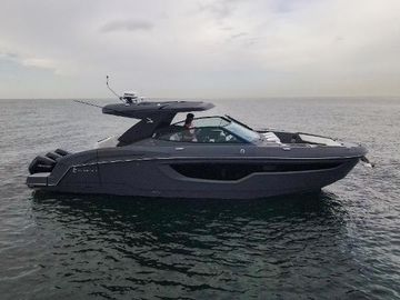 2022 Cruisers Yachts 38 GLS