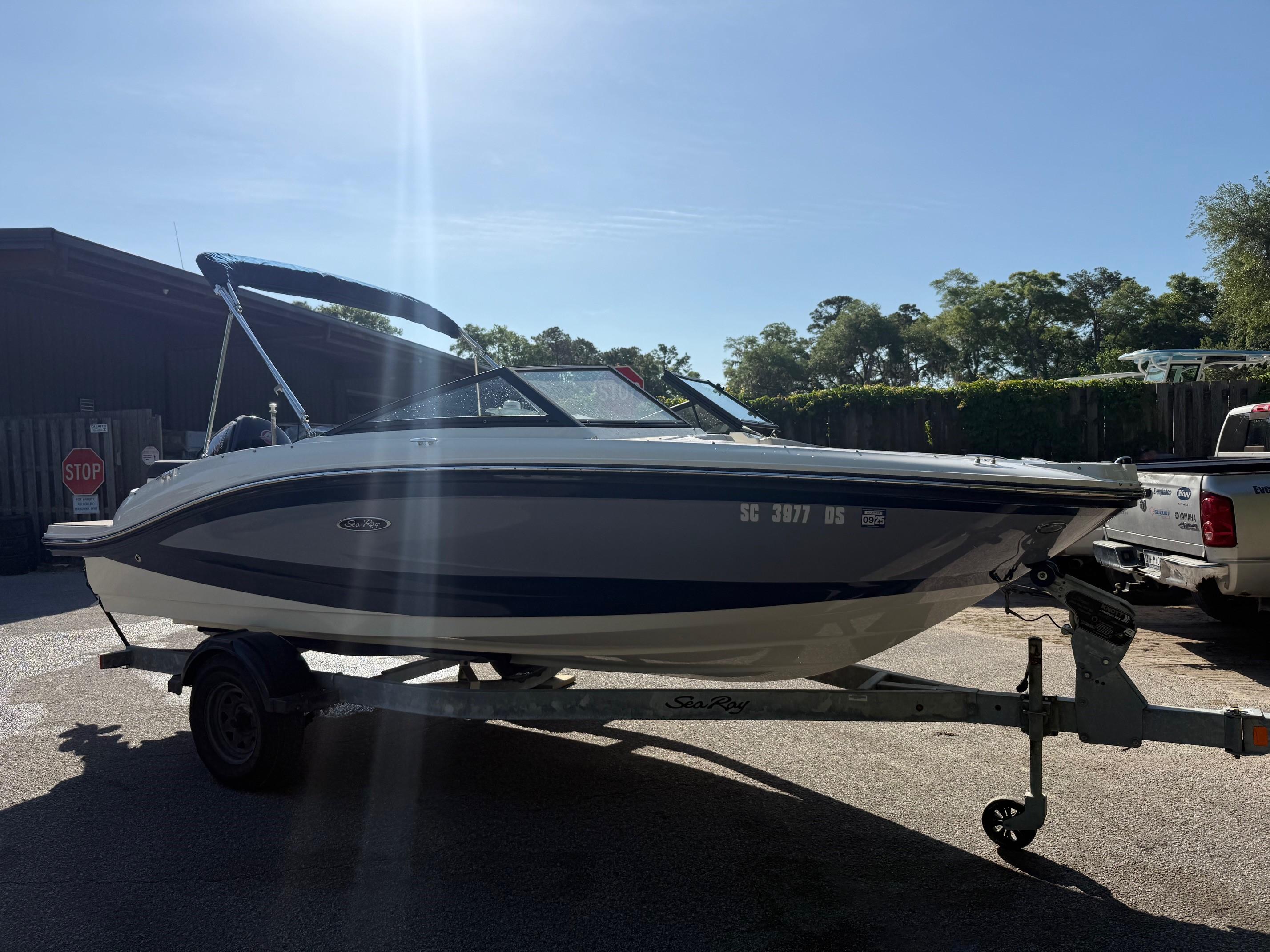 Sea Ray SPX 190 Outboard
