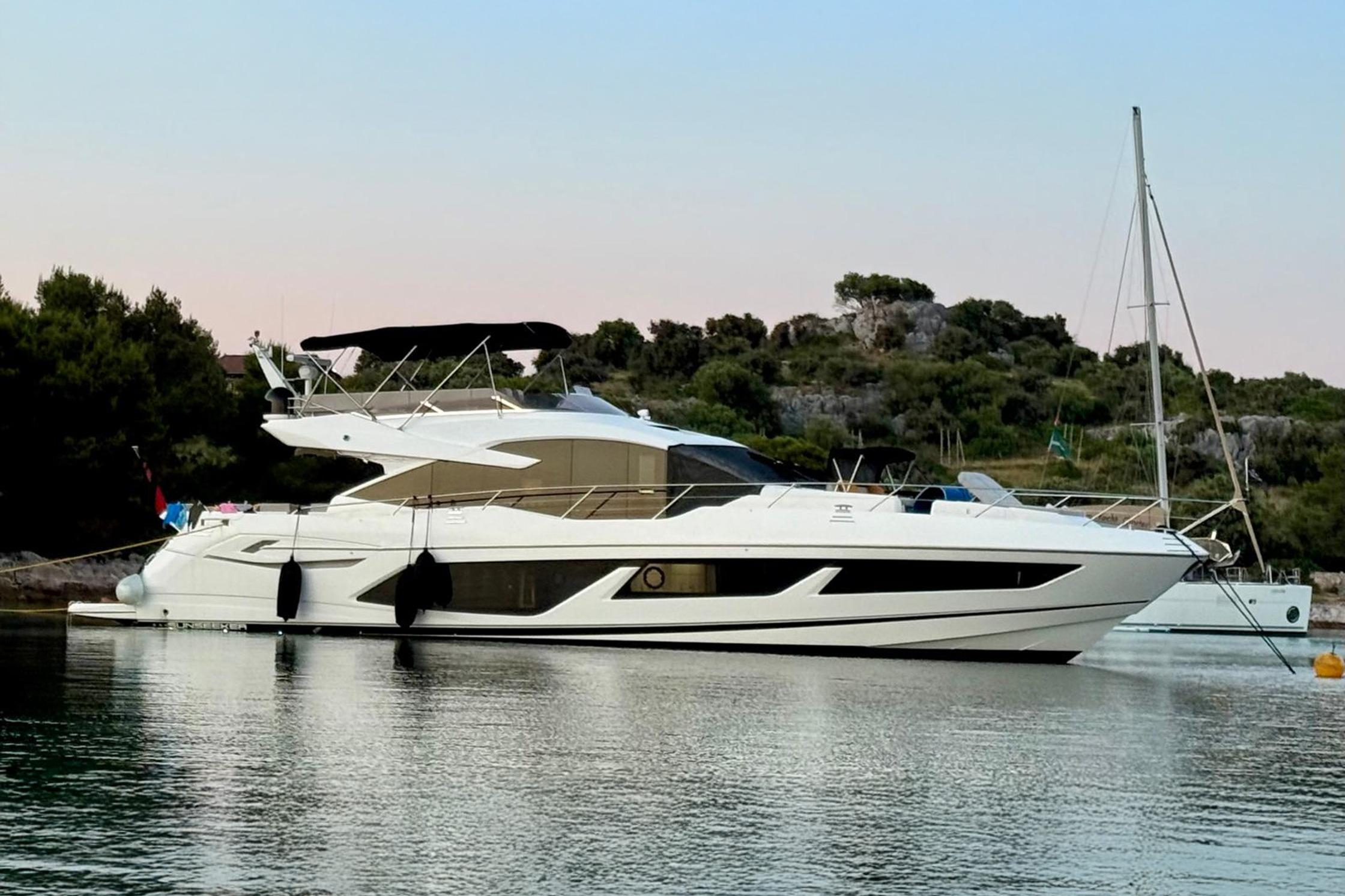 2019 Sunseeker 74 Sport Yacht