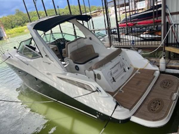 2016 Sea Ray 330 Sundancer