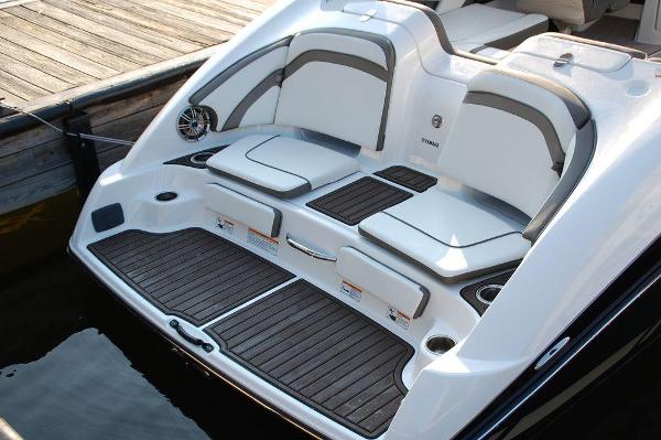 2020 Yamaha Boats 242SE