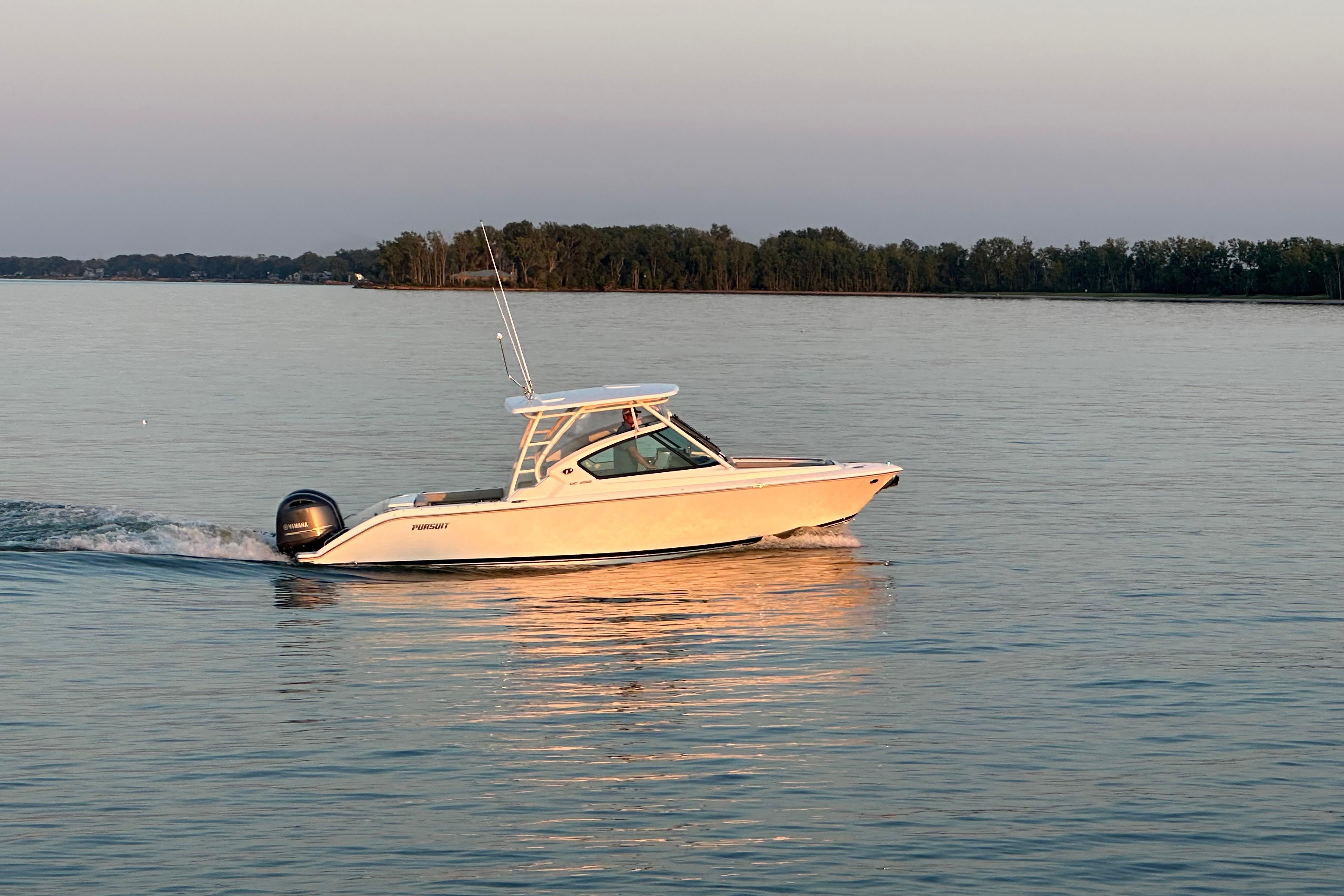 2022 Pursuit DC 266 Dual Console