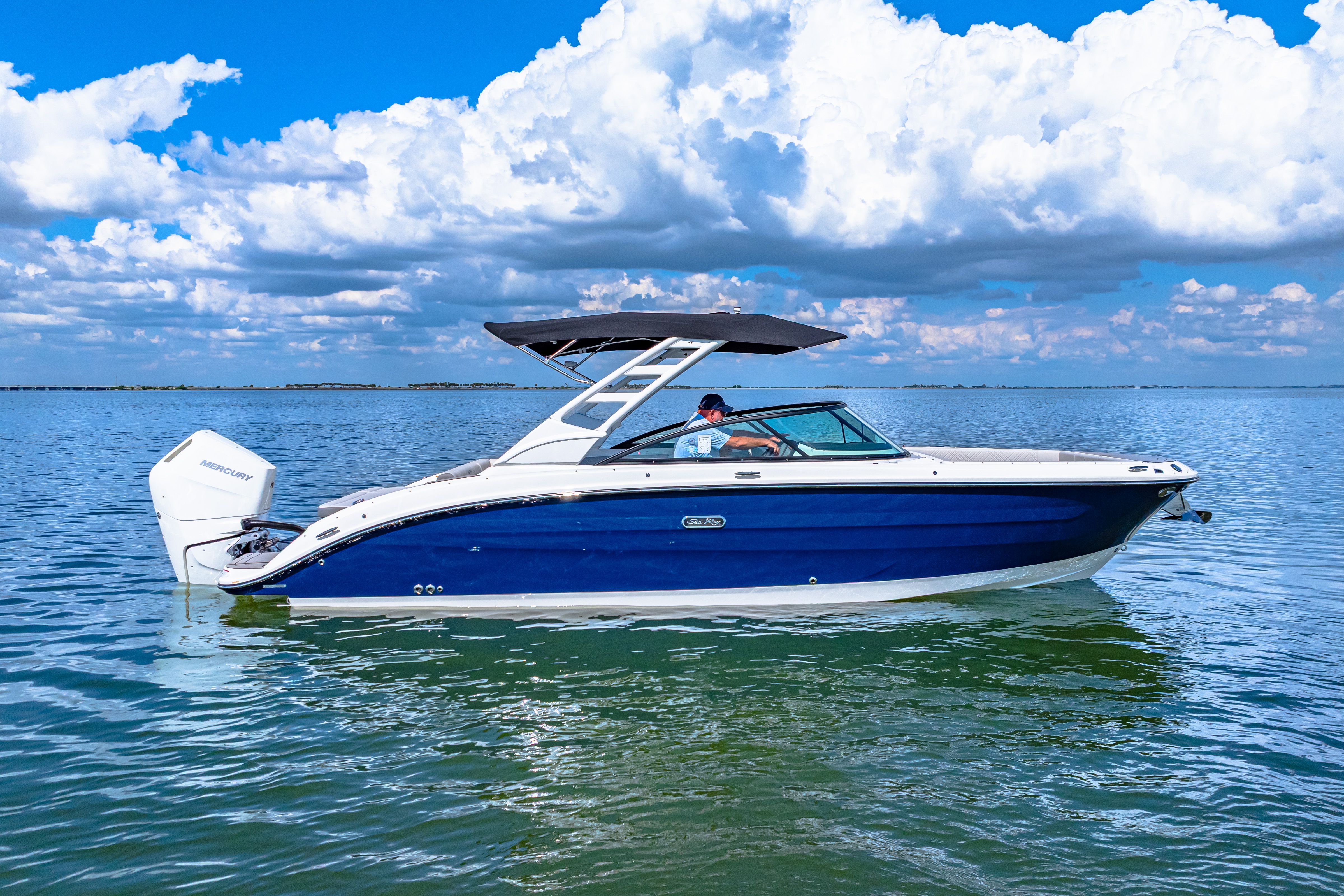2025 Sea Ray SDX 270 Outboard