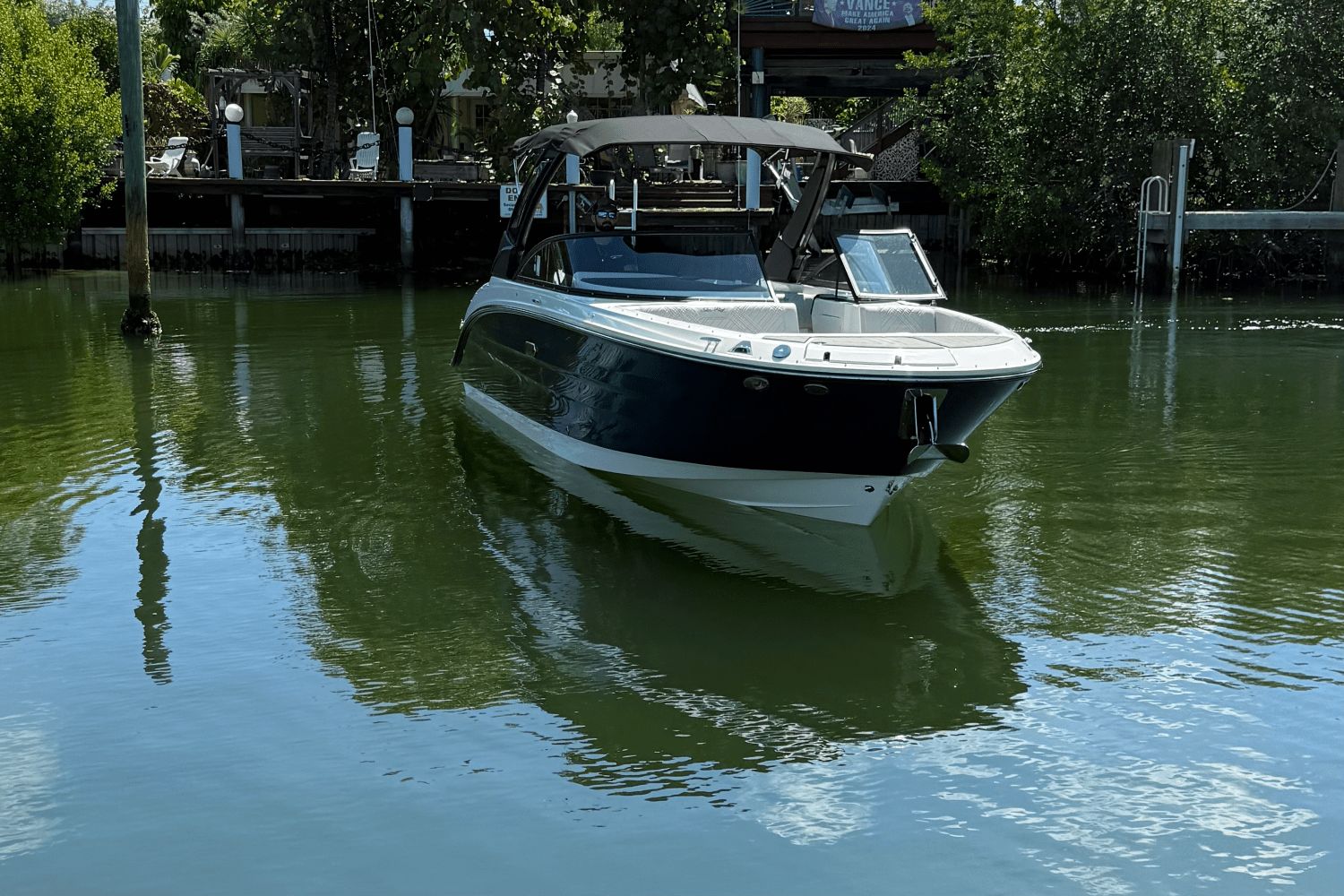 2025 Sea Ray SDX 270 Outboard