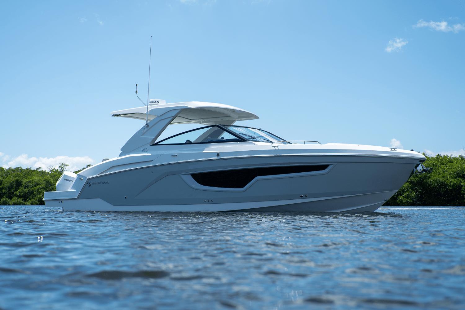 Cruisers Yachts 34 GLS Outboard