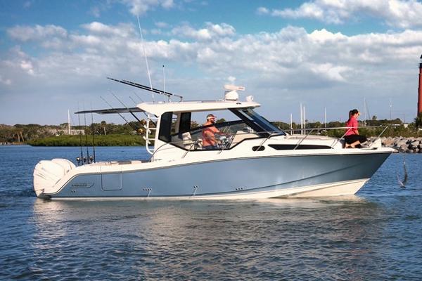 2022 Boston Whaler 325 Conquest
