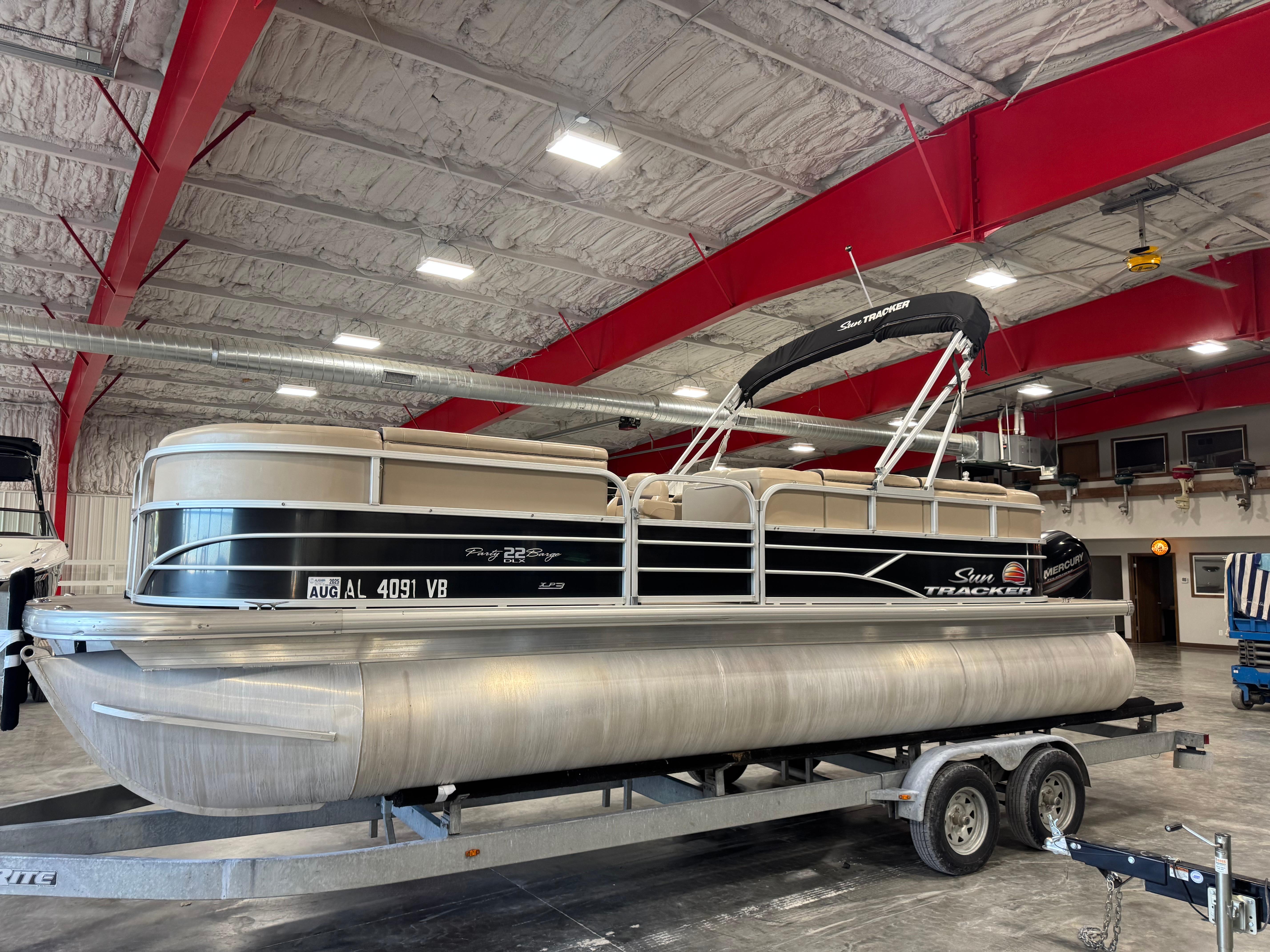 2018 Sun Tracker Party Barge 22 DLX