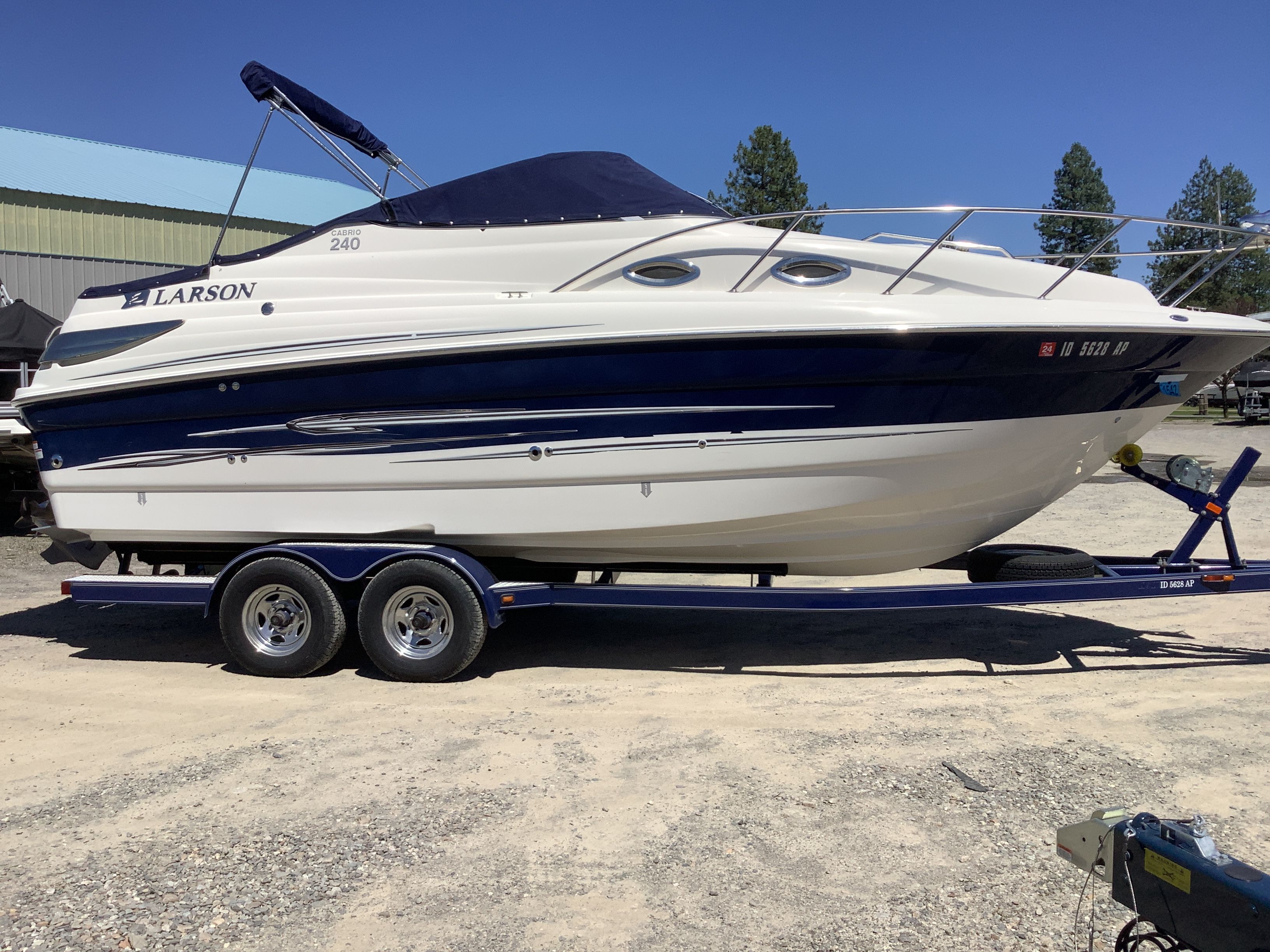2009 Larson Cabrio 240