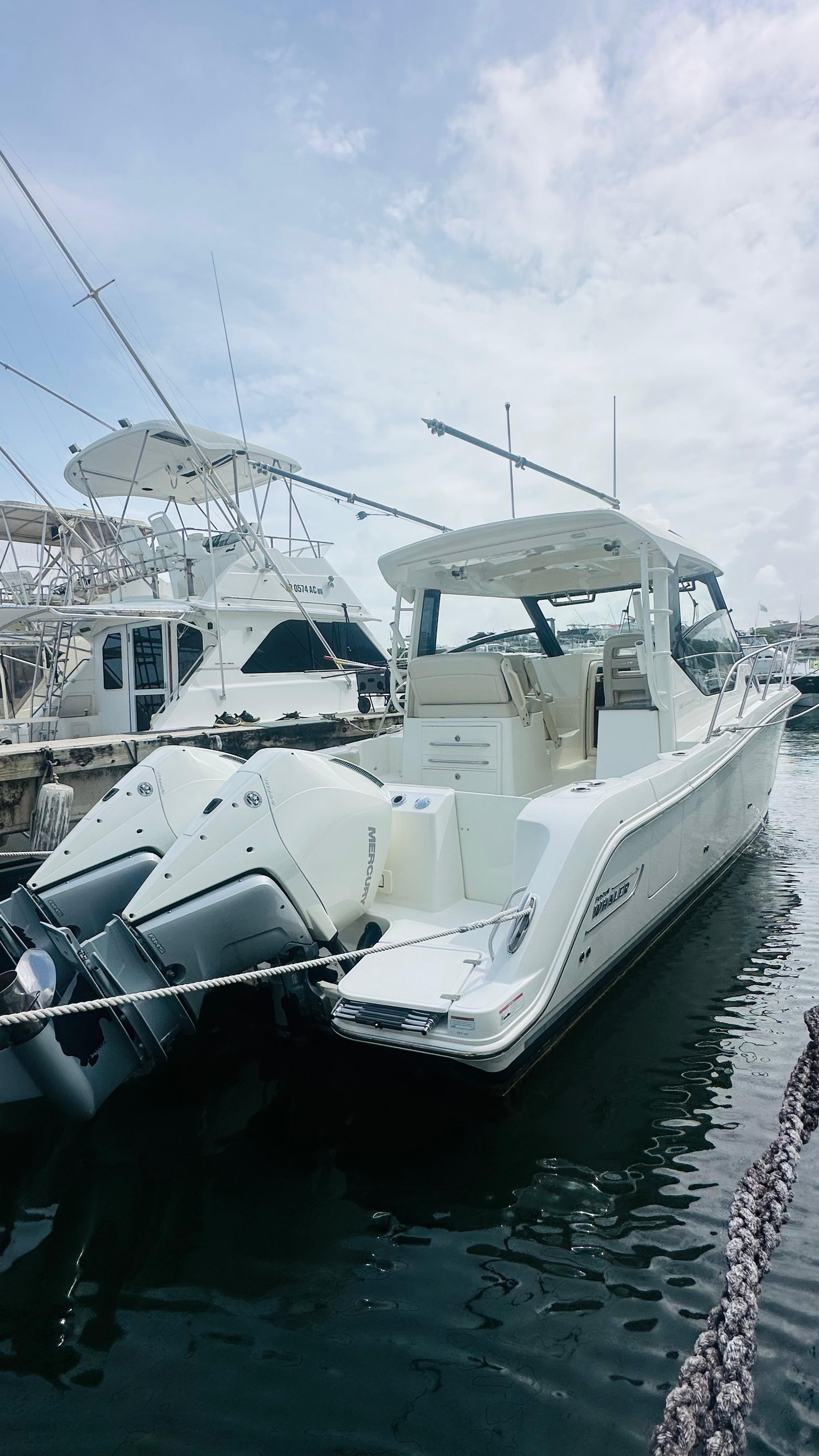 Boston Whaler 325 Conquest