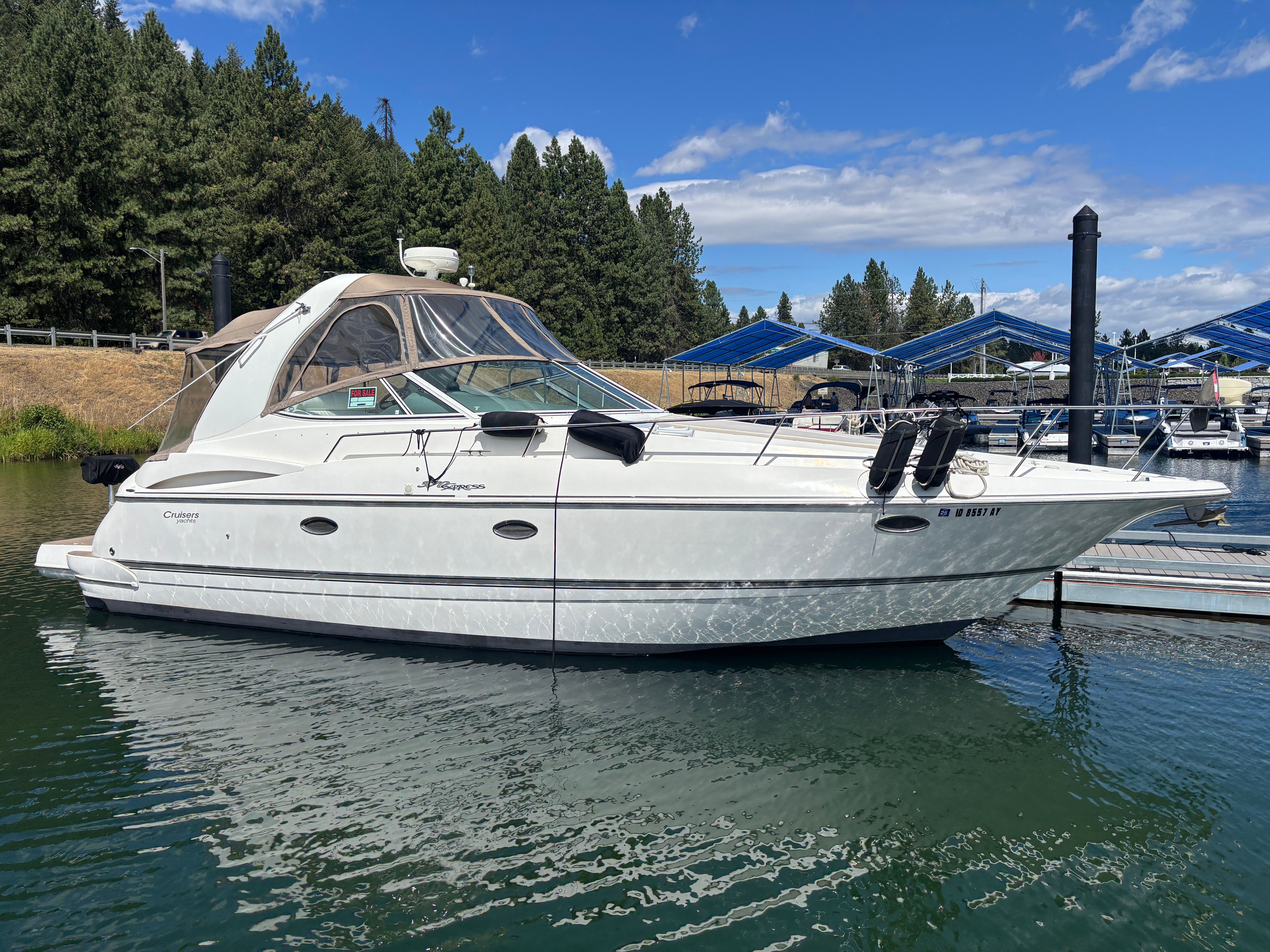 2005 Cruisers Yachts 370 Express