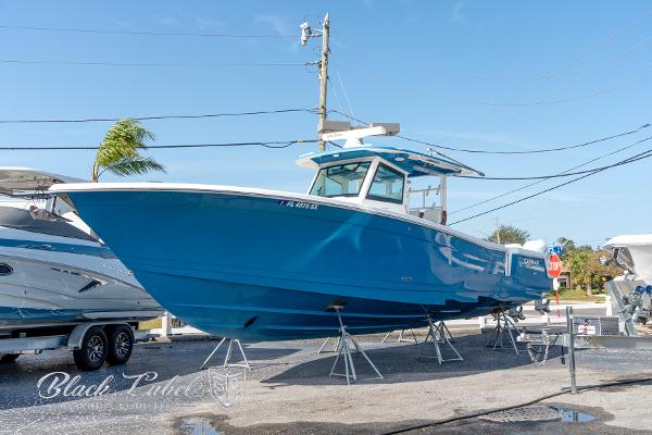 Caymas 401 CC 2021 Caymas 401 CC boat in vibrant blue on display outdoors.