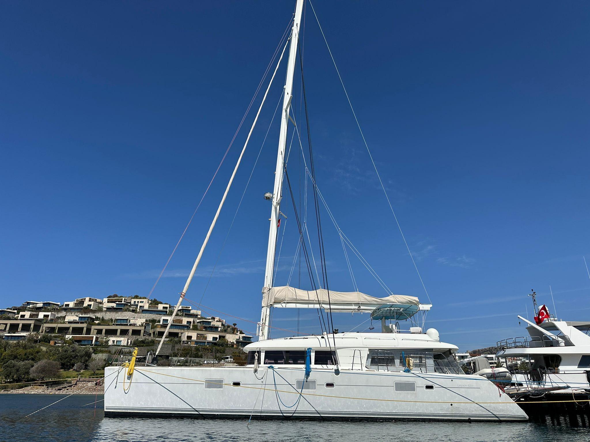 2011 Lagoon 62
