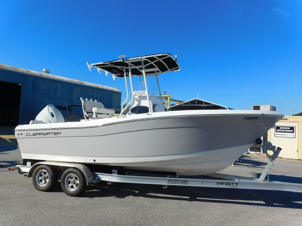 2023 Clearwater 2200 WI Center Console