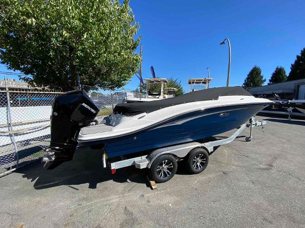 2023 Sea Ray SPX 210 Outboard