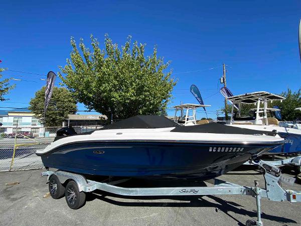 2023 Sea Ray SPX 210 Outboard