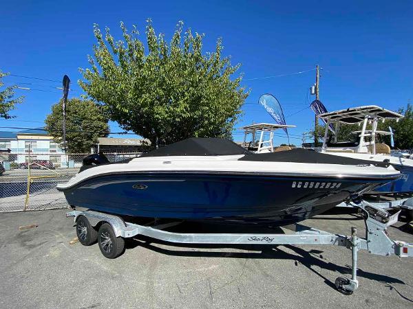 2023 Sea Ray SPX 210 Outboard