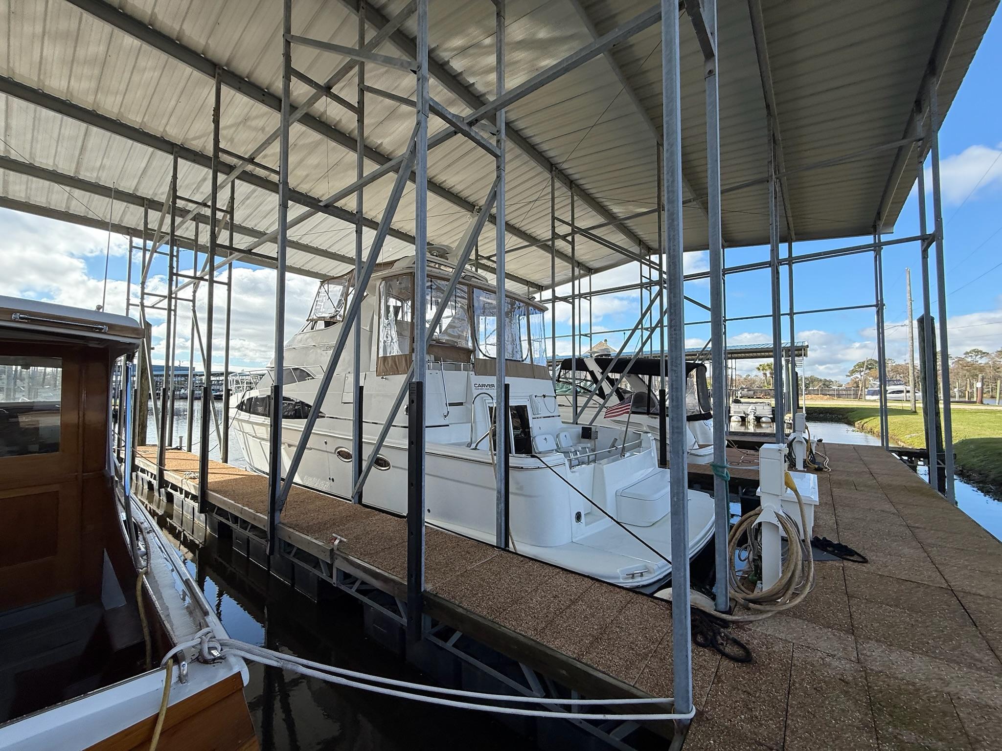 2004 Carver Motoryacht