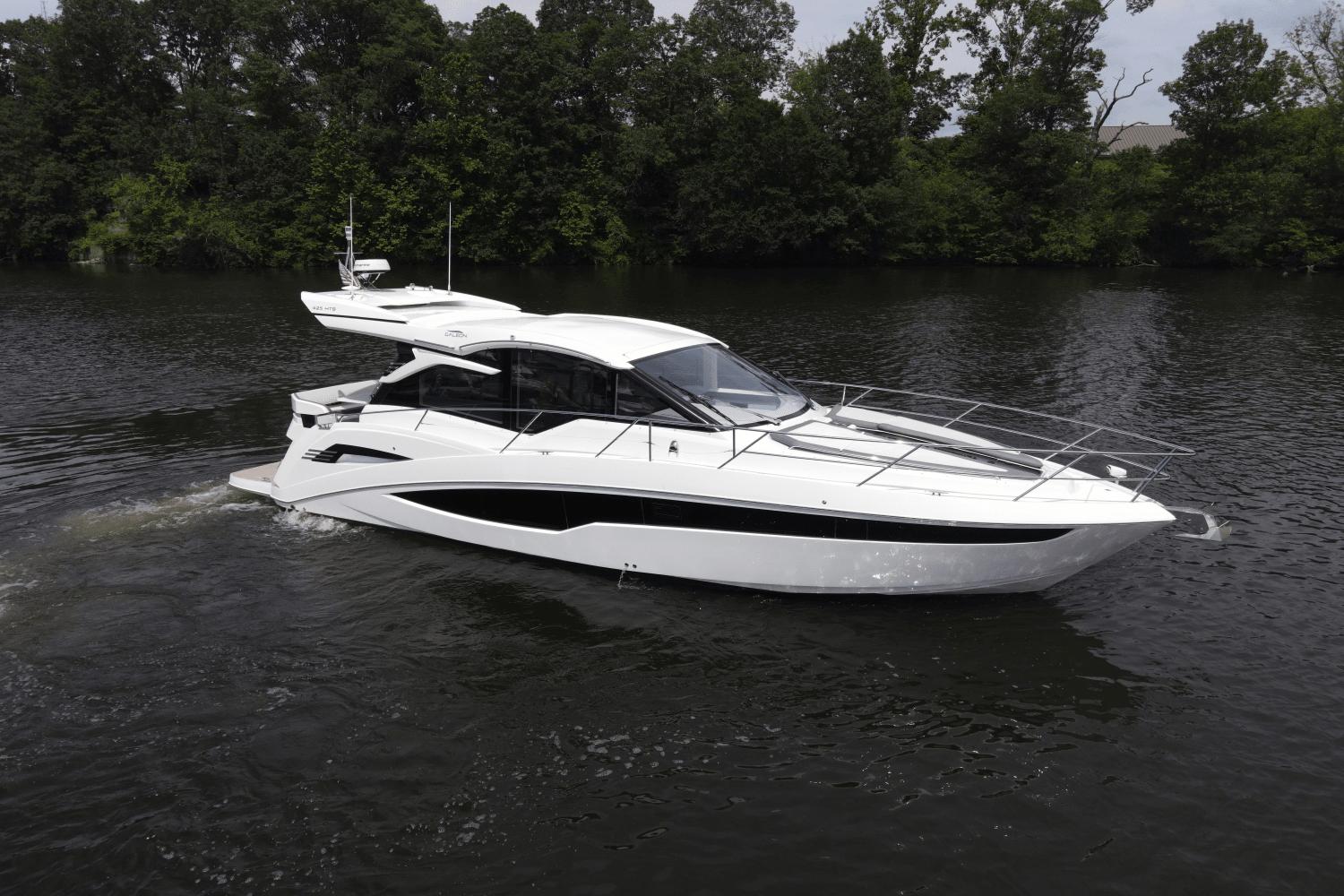Galeon 425 HTS