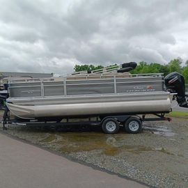 2025 Sun Tracker Fishin' Barge 20 DLX