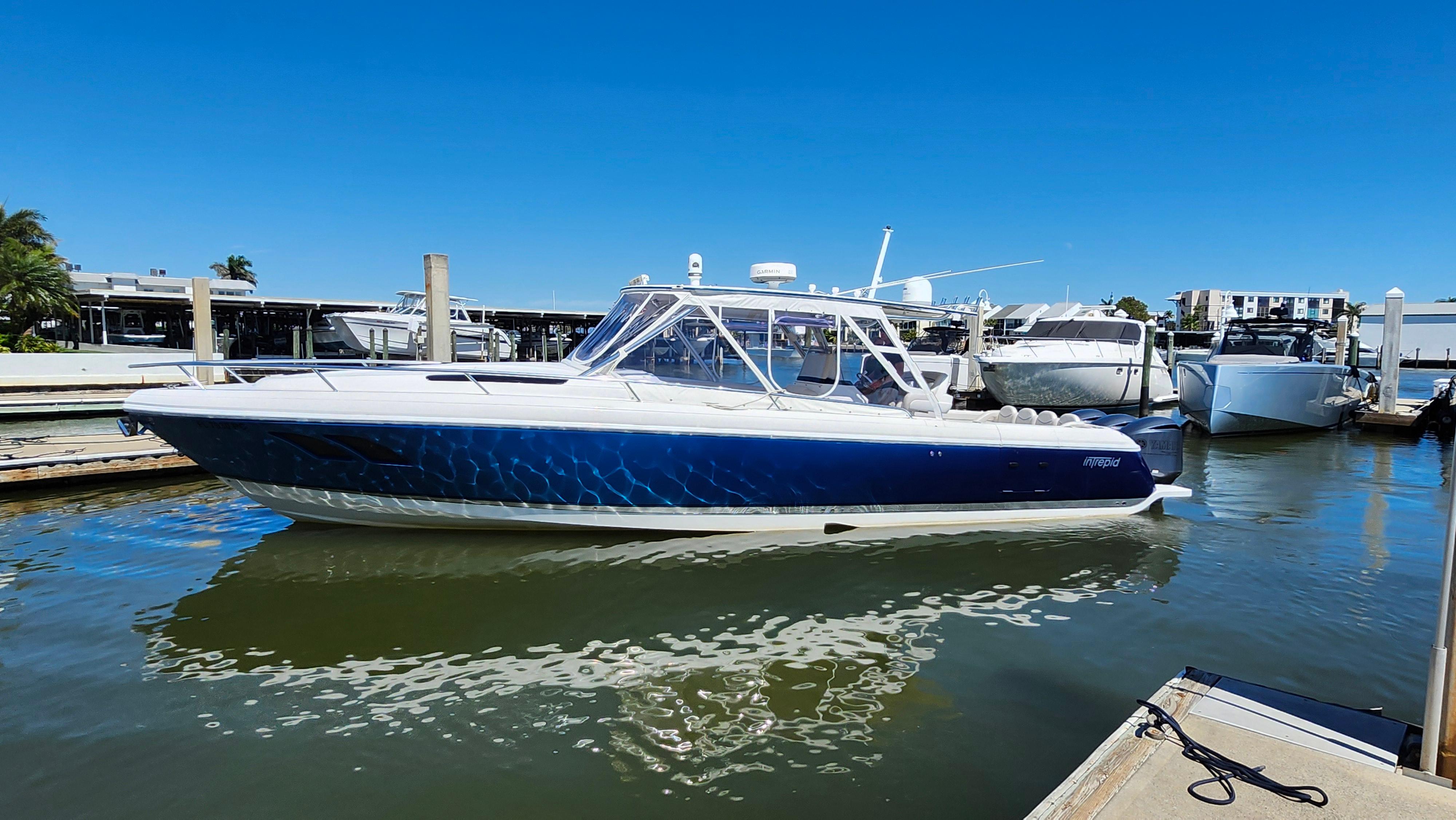 Intrepid 400 Cuddy