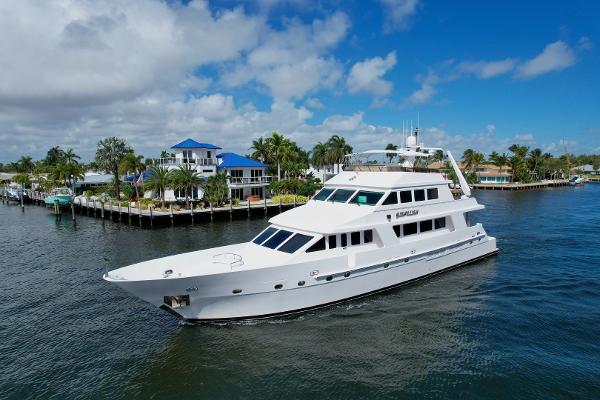 President 100 Motor Yacht 2002 President 100 Motor Yacht cruising on a sunny day.