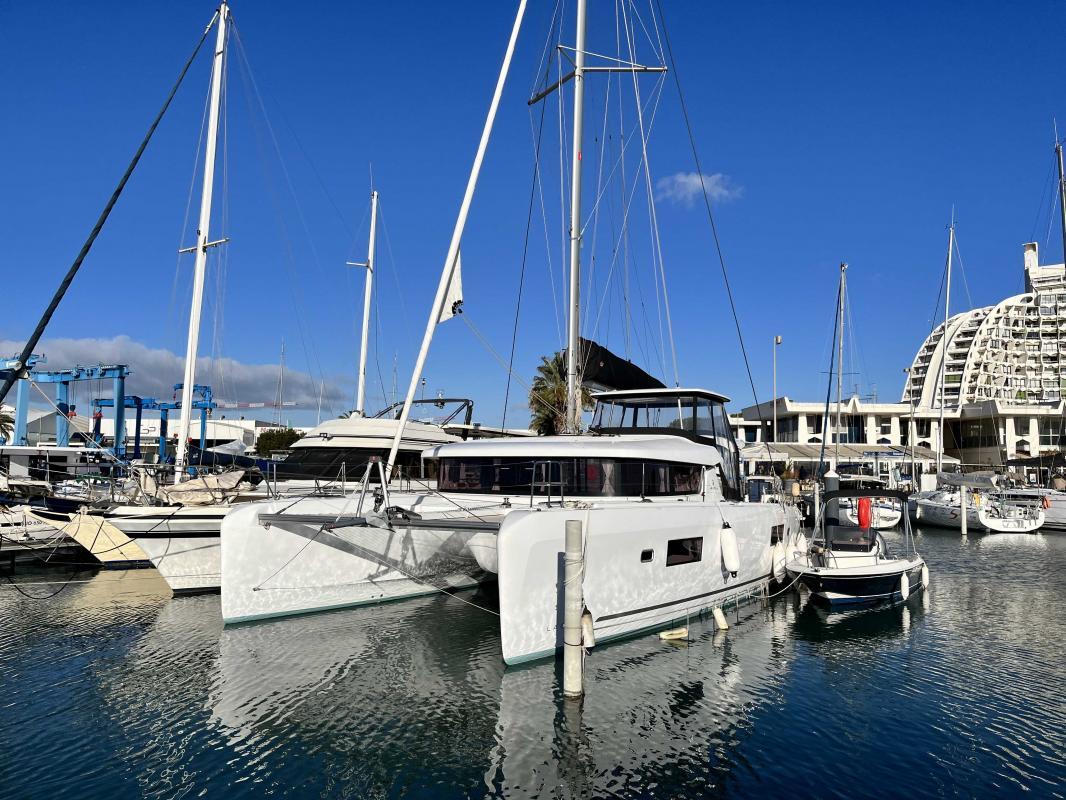 Lagoon 42