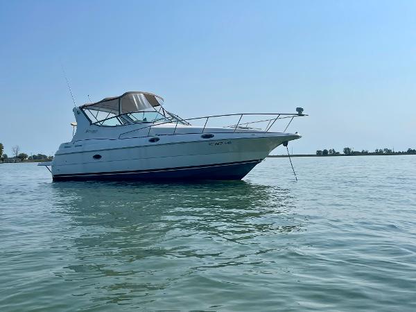 2001 Cruisers Yachts 3075 Express