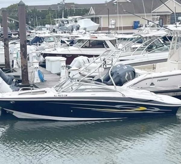 2005 Four Winns 210
