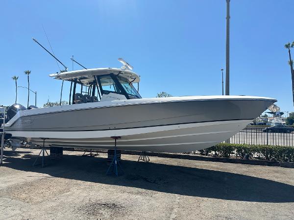 2025 Boston Whaler 360 Outrage