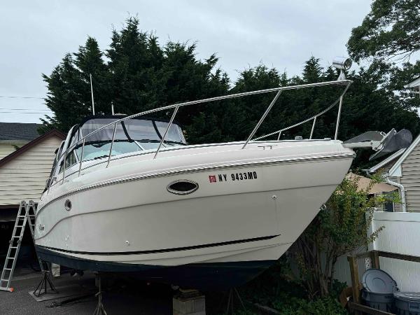 Rinker 310 Fiesta Vee 2002 Rinker 310 Fiesta Vee boat on stands in a yard.