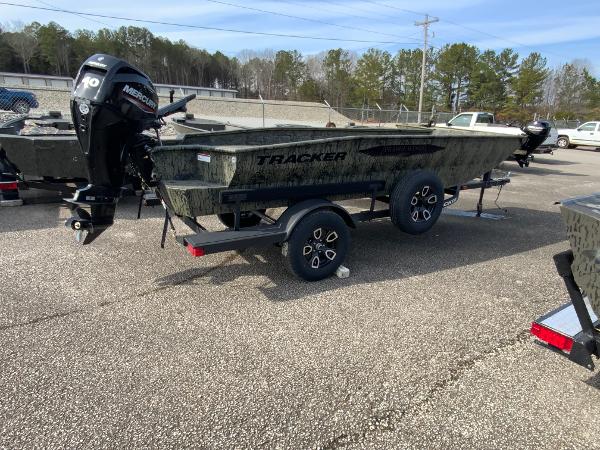 Tracker Grizzly 1650 T Prairie Wings Edition 2025 Tracker Grizzly 1650 T Prairie Wings Edition boat on trailer, outdoors.