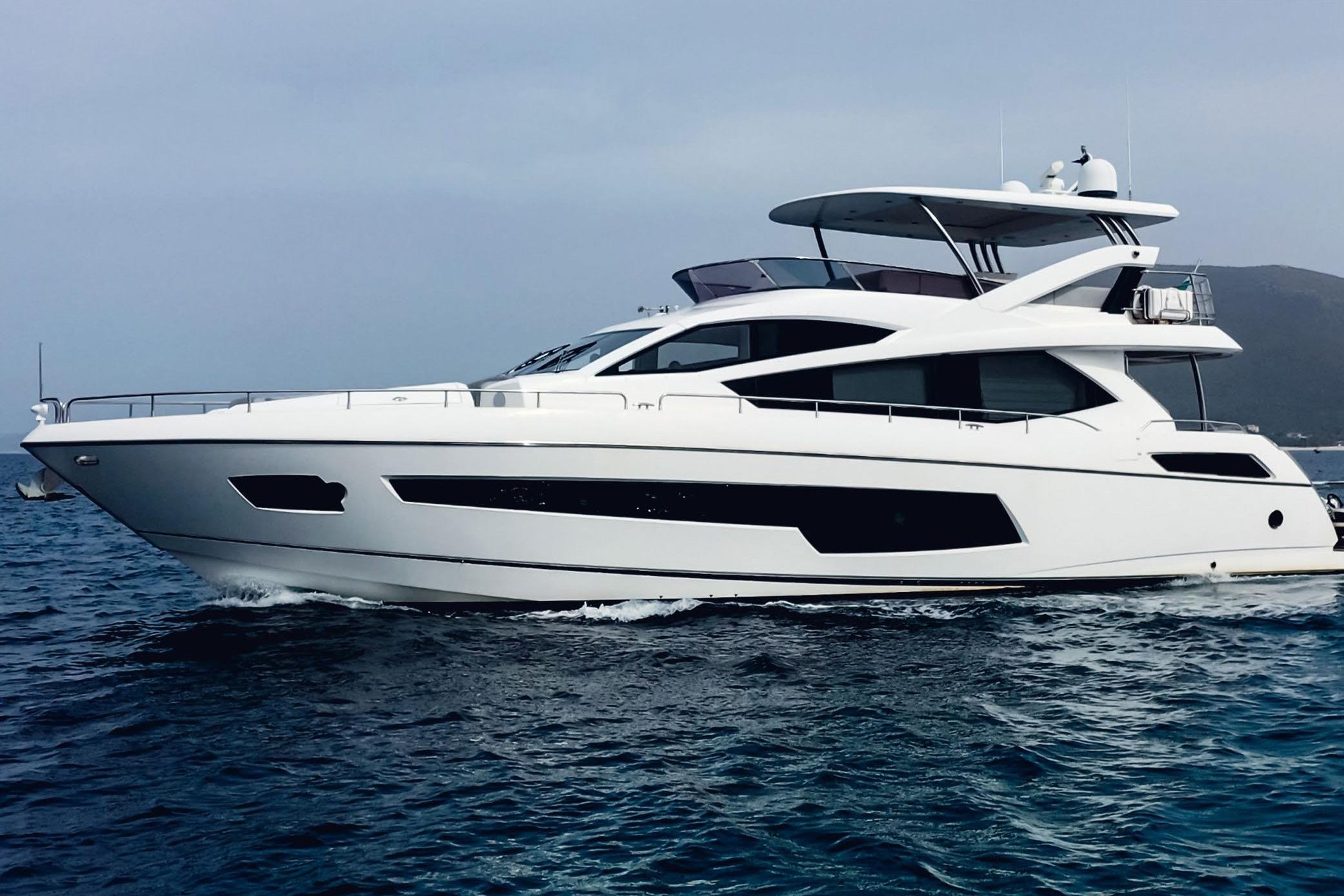 2016 Sunseeker 75 Yacht