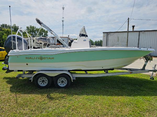 NauticStar 211 Hybrid