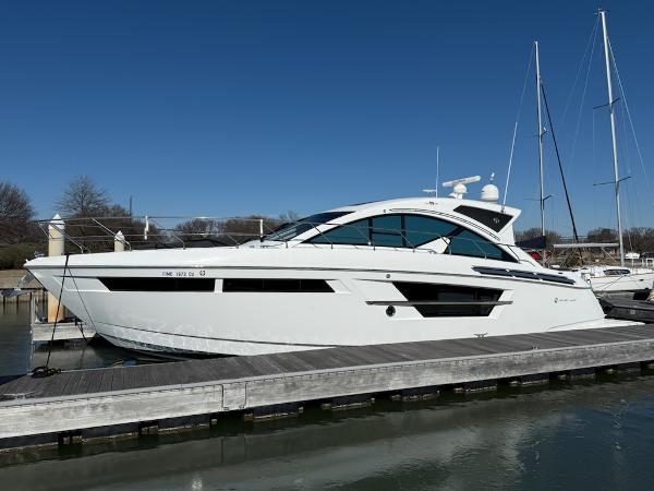 2022 Cruisers Yachts 54 Cantius