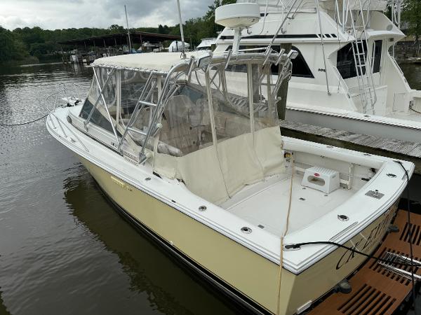 Blackfin 29 express 1992 Blackfin 29 Express boat docked at a marina.
