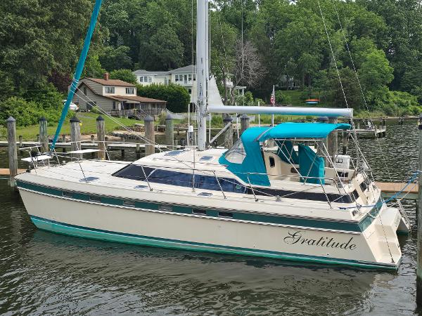 1993 Island Packet Cat 35