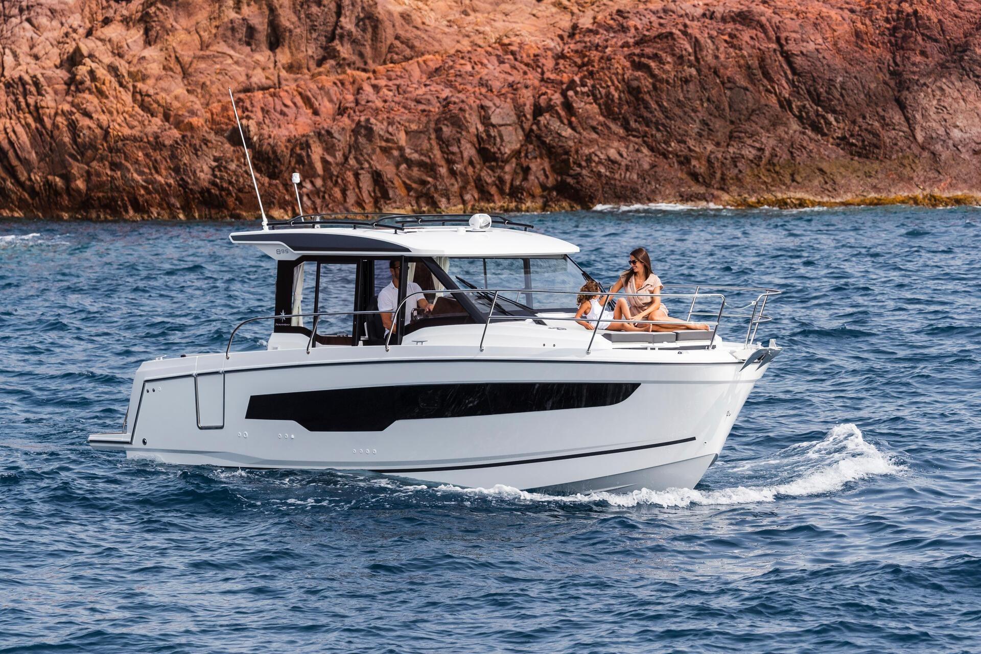 2025 Jeanneau Merry Fisher 895 Series 2