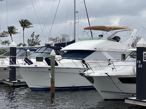 Bayliner 3988 Motoryacht 2001 Bayliner 3988 yacht docked at marina, surrounded by other boats, under cloudy skies.