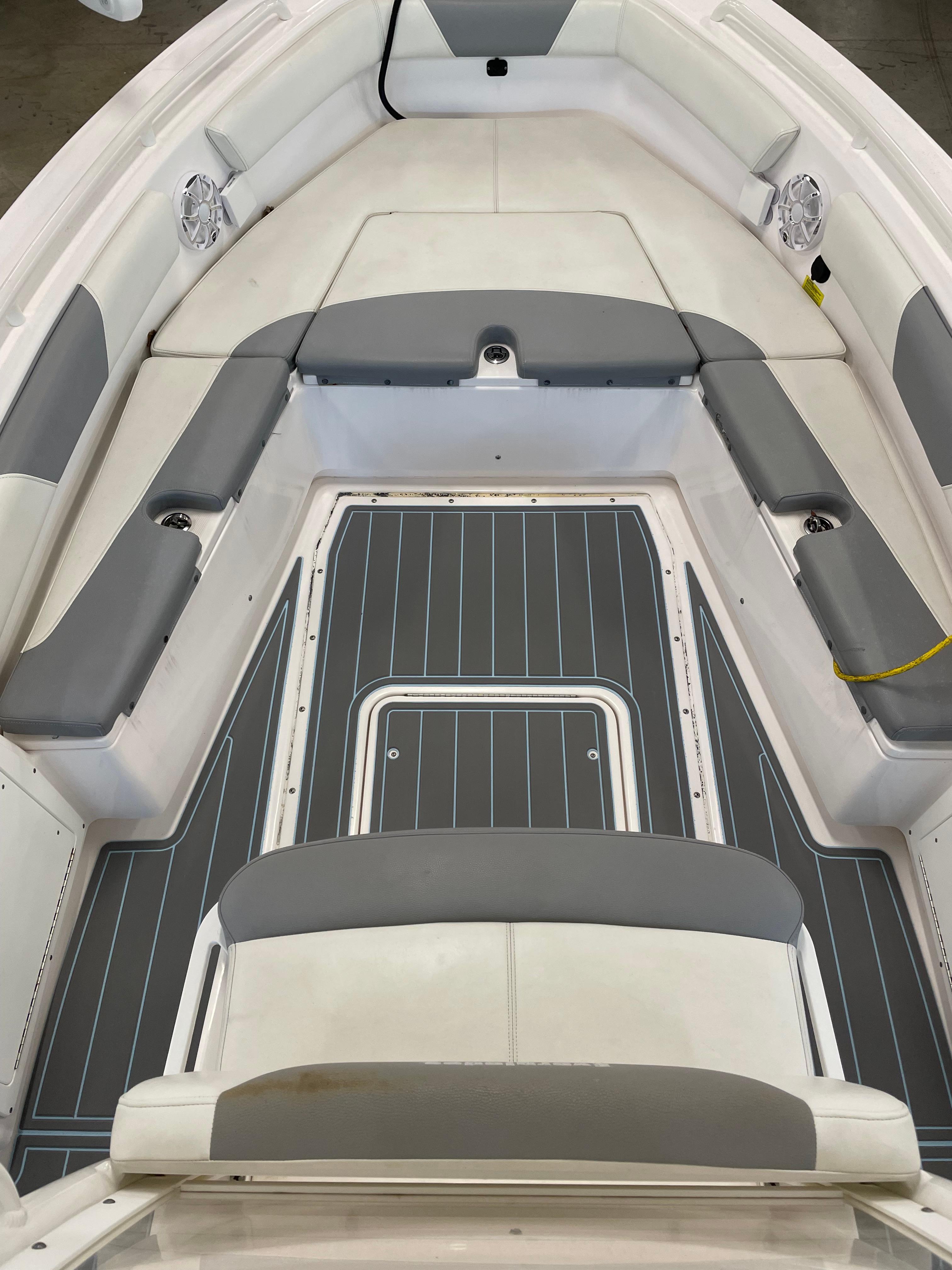 2015 Everglades 243 Center Console