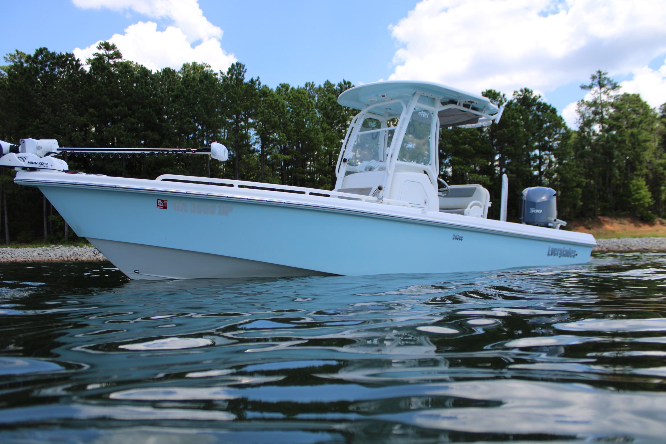 2015 Everglades 243 Center Console