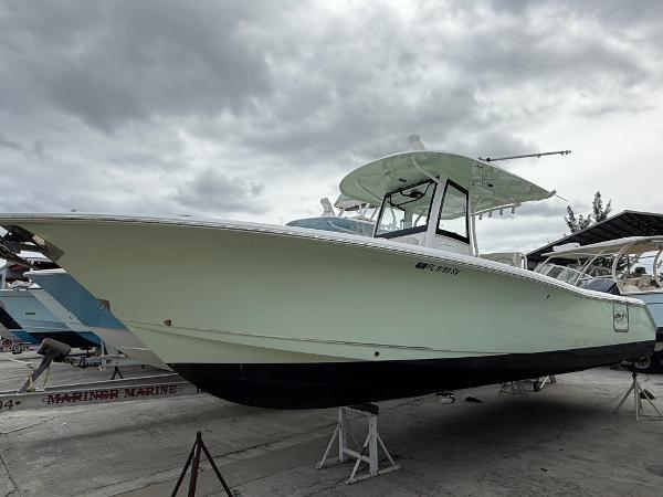 2021 Sea Hunt Gamefish 30 Forward Seating