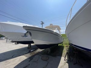 Grady-White Freedom 275 2018 Grady-White 275 Freedom boat on display in a marina.