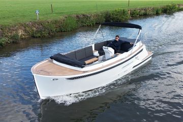2025 Corsiva 800 Tender