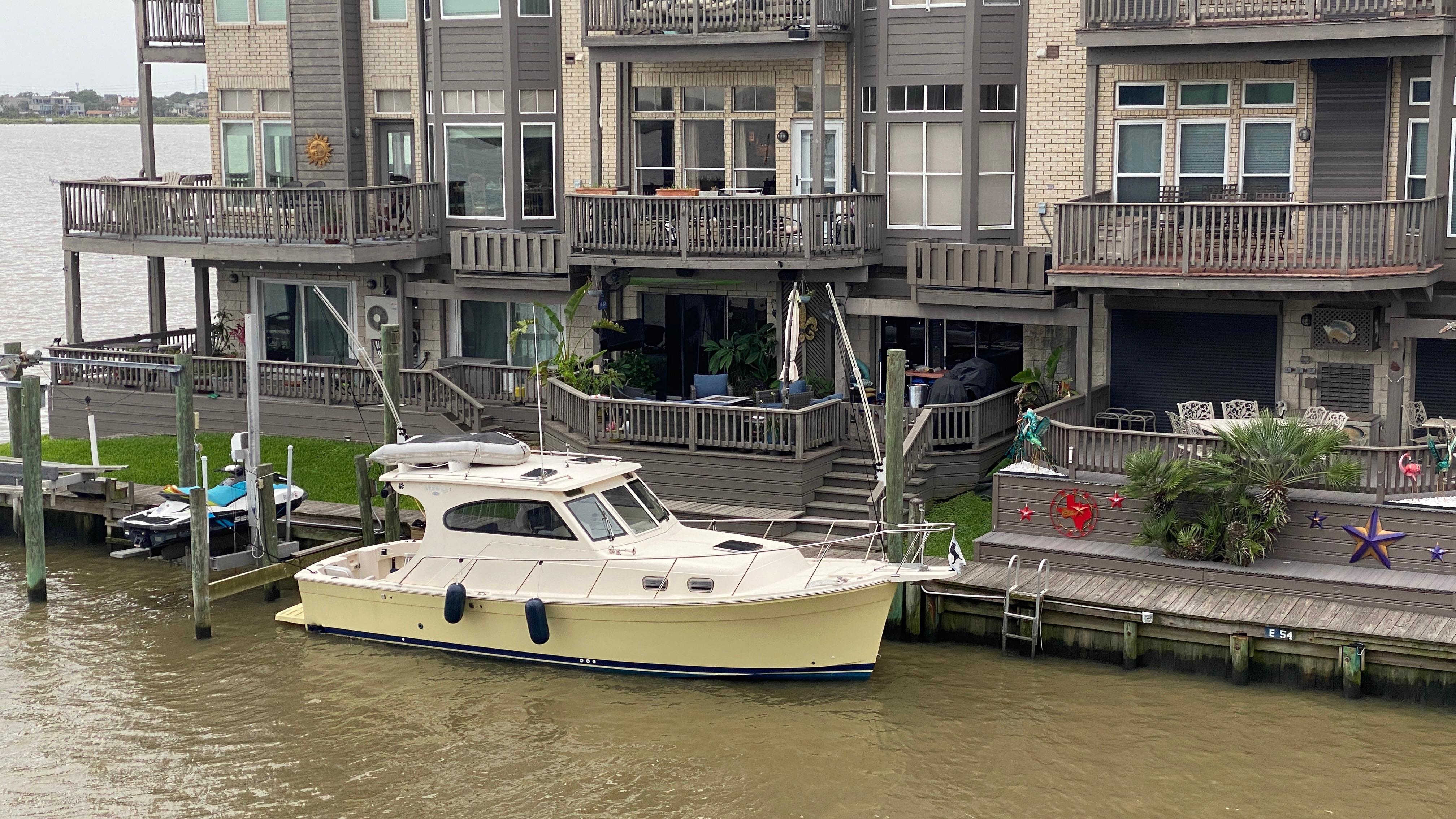 2005 Mainship Pilot 30-II Sedan