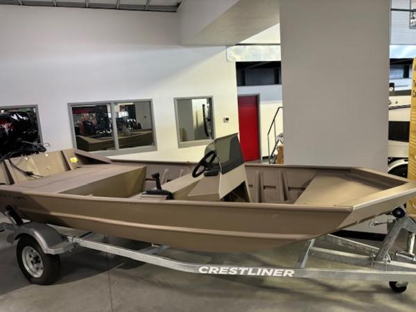 Weldcraft 1652 SC Jon 2023 Weldcraft 1652 SC Jon boat on Crestliner trailer in showroom.