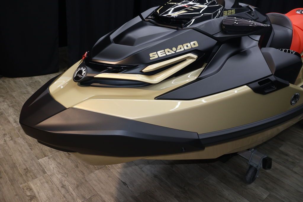 Sea-Doo RXT-X™ 325 Metallic Tan / Lava Red Premi